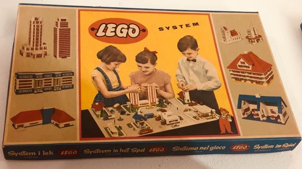 Histoire de la marque Lego