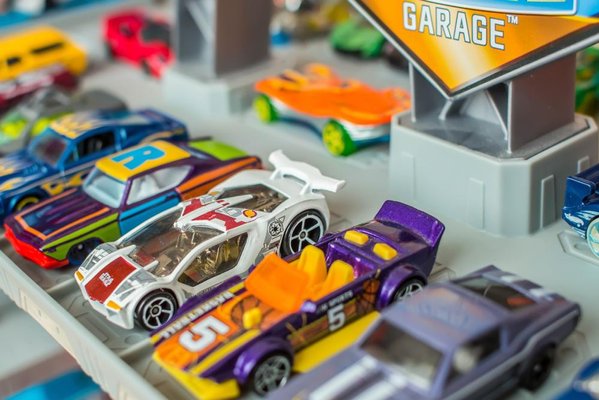 Kit de Garage Enfant Cadeau pour Enfants iVansa Garage Voiture Enfant Garage Parking 3D et Voie Inclus 2 Voitures de Police 