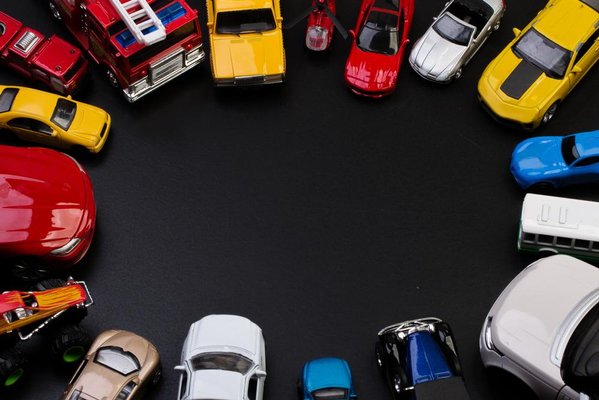 Figurine véhicules de jeux jouet miniature sur la route