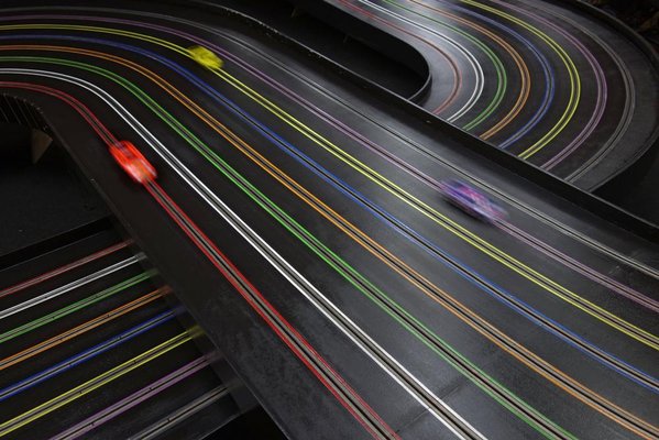 Carrera GO!!! No Limits – Circuit de course électrique avec voitures  miniatures Ferrari et Mercedes – Jouet pour enfants à partir de 6 ans :  : Jeux et Jouets