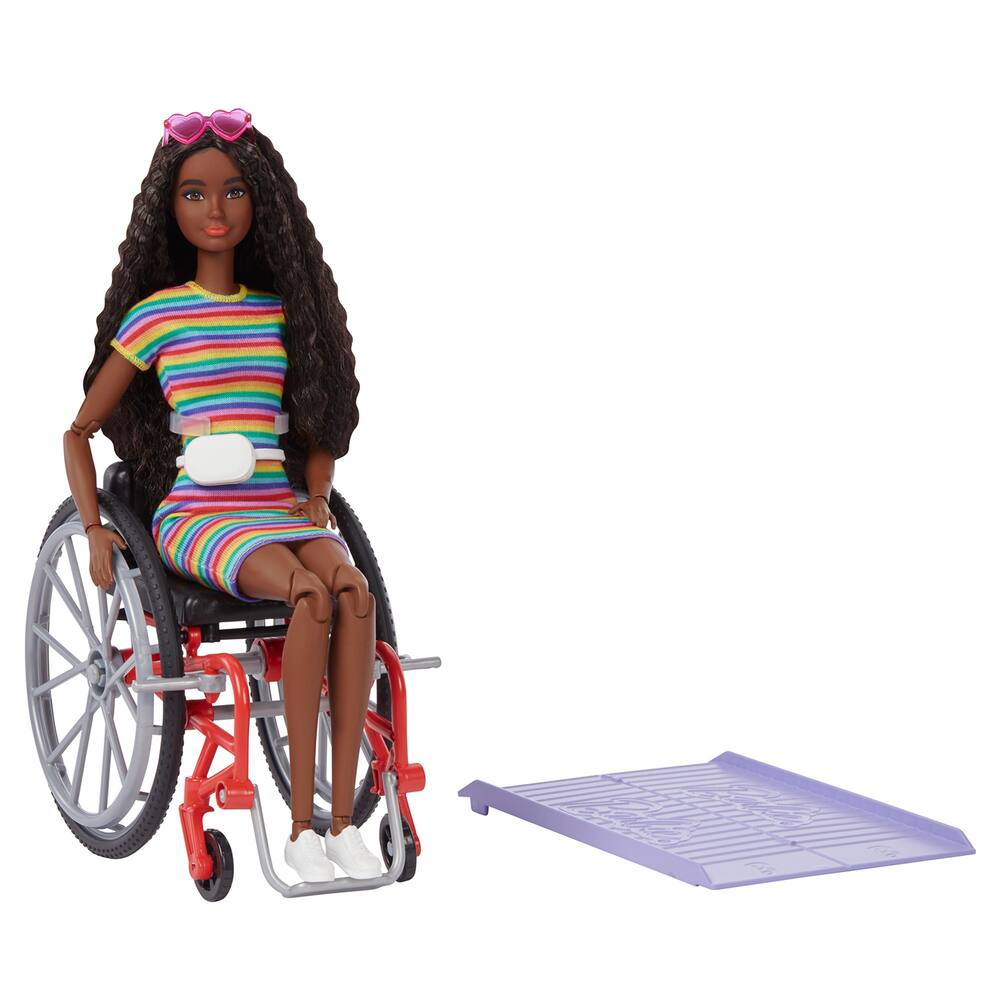 Talentéo - ♿️ Après les émojis c'est au tour des poupées Barbie de s'ouvrir  au handicap avec deux nouvelles poupées : l'une en fauteuil roulant et la  seconde avec une prothèse de