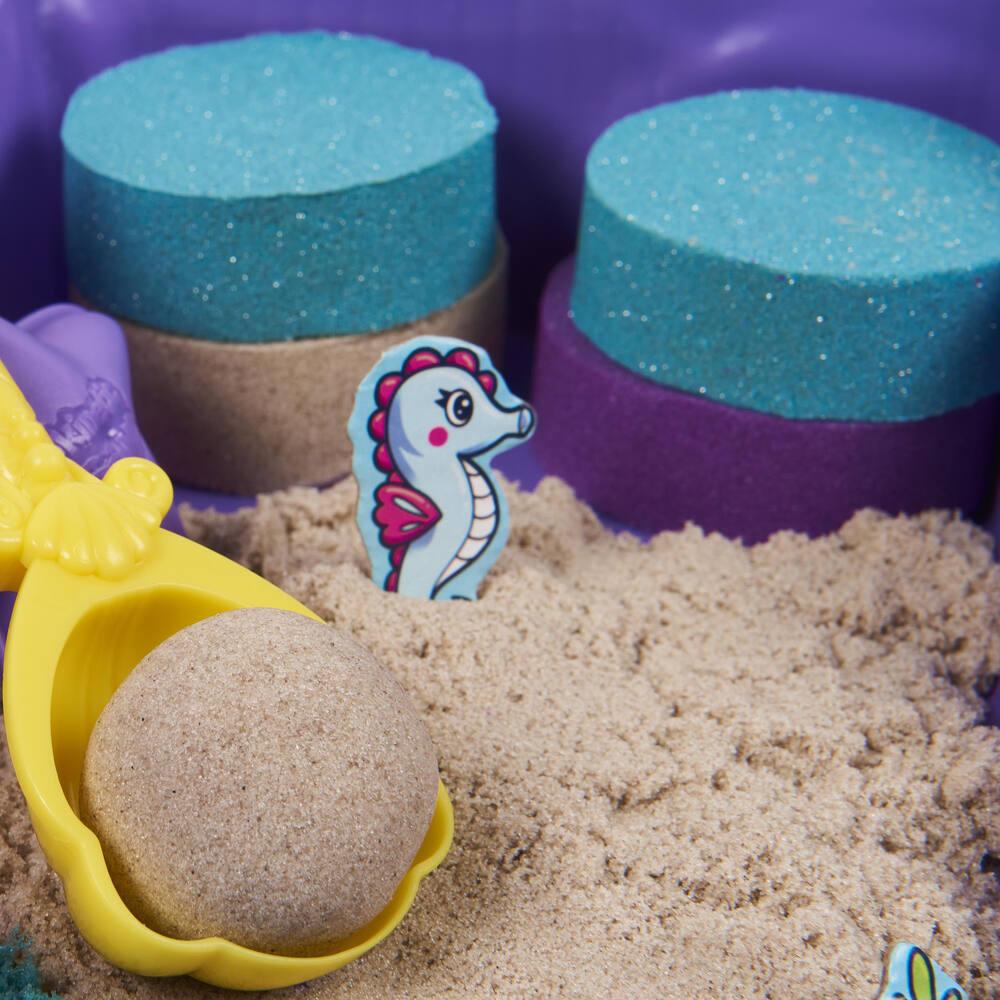 Kinetic Sand - Mallette Palais de Sirène | Smyths Toys France Kinetic Sand - Mallette Palais de Sirène | Smyths Toys France