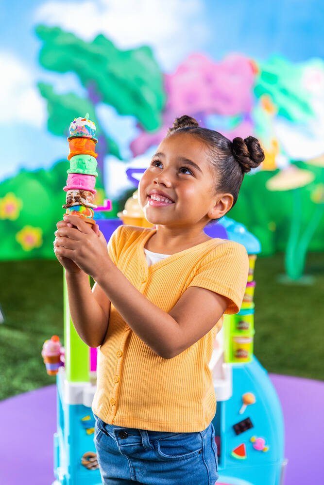 Play-Doh Play-Doh Kitchen Creations, Camion de Glace géant, inclut 27  Accessoires, 12 Pots de pâte à Modeler, Sons réalistes, Multicolore, Taille  Unique : : Jeux et Jouets