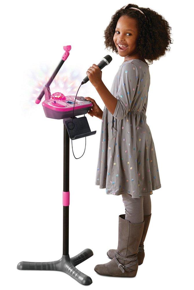 VTech Kidi Super Star DJ Jouet DJ pour Enfants avec chansons et Effets sonores intégrés, Microphone et Support réglable, Jouet karaoké, Cadeau pour Enfants de 6, 7, 8, 9 Ans et Plus VTech Kidi Super Star DJ Jouet DJ pour Enfants avec chansons et Effets sonores intégrés, Microphone et Support réglable, Jouet karaoké, Cadeau pour Enfants de 6, 7, 8, 9 Ans et Plus