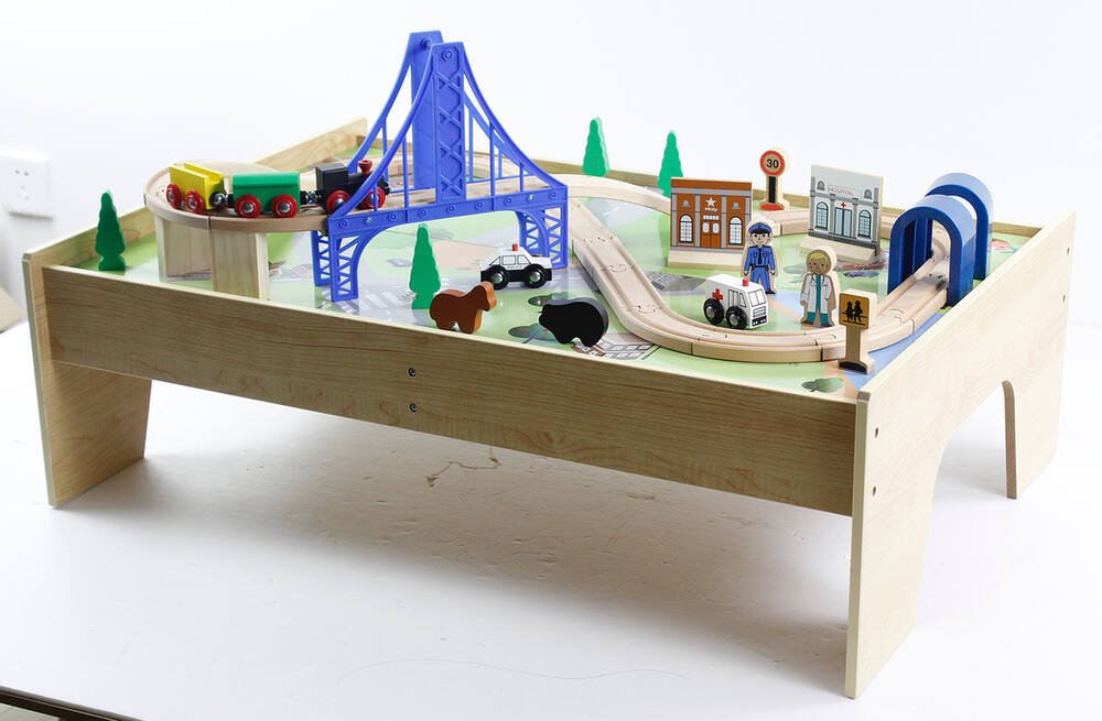 Jouets en bois - Circuit de train sur table en bois avec Aéroport, montagne  et cascade - 120 pièces