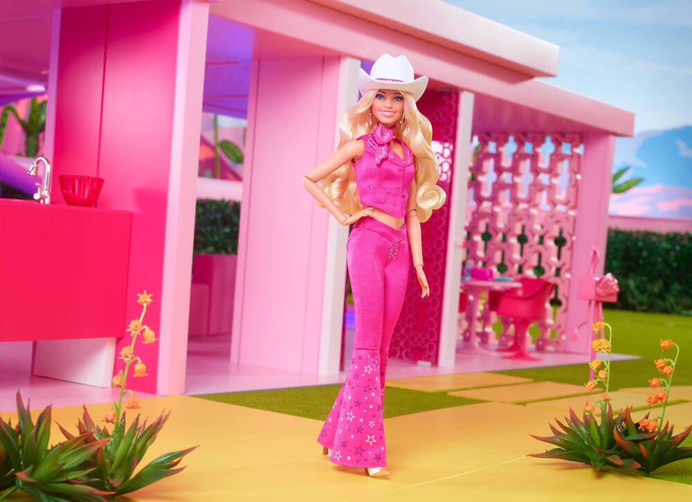 Soldes Barbie Le Film - Barbie avec tenue à carreaux (HRF26) 2024 au  meilleur prix sur