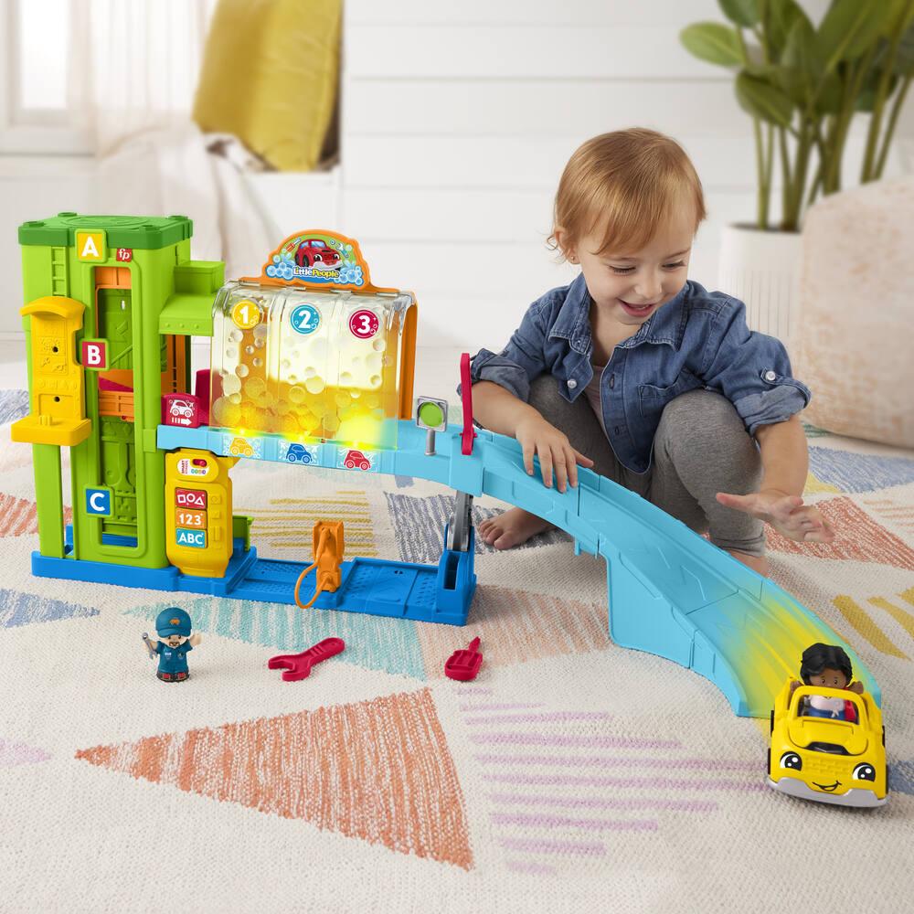 Fisher price little hot sale people rollin ramps garage