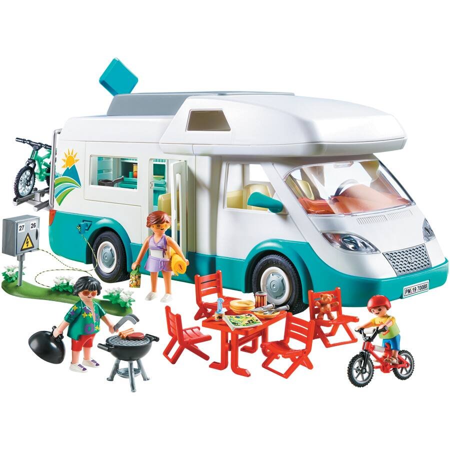 Promo Playmobil 71423 famille avec voiture et caravane chez JouéClub