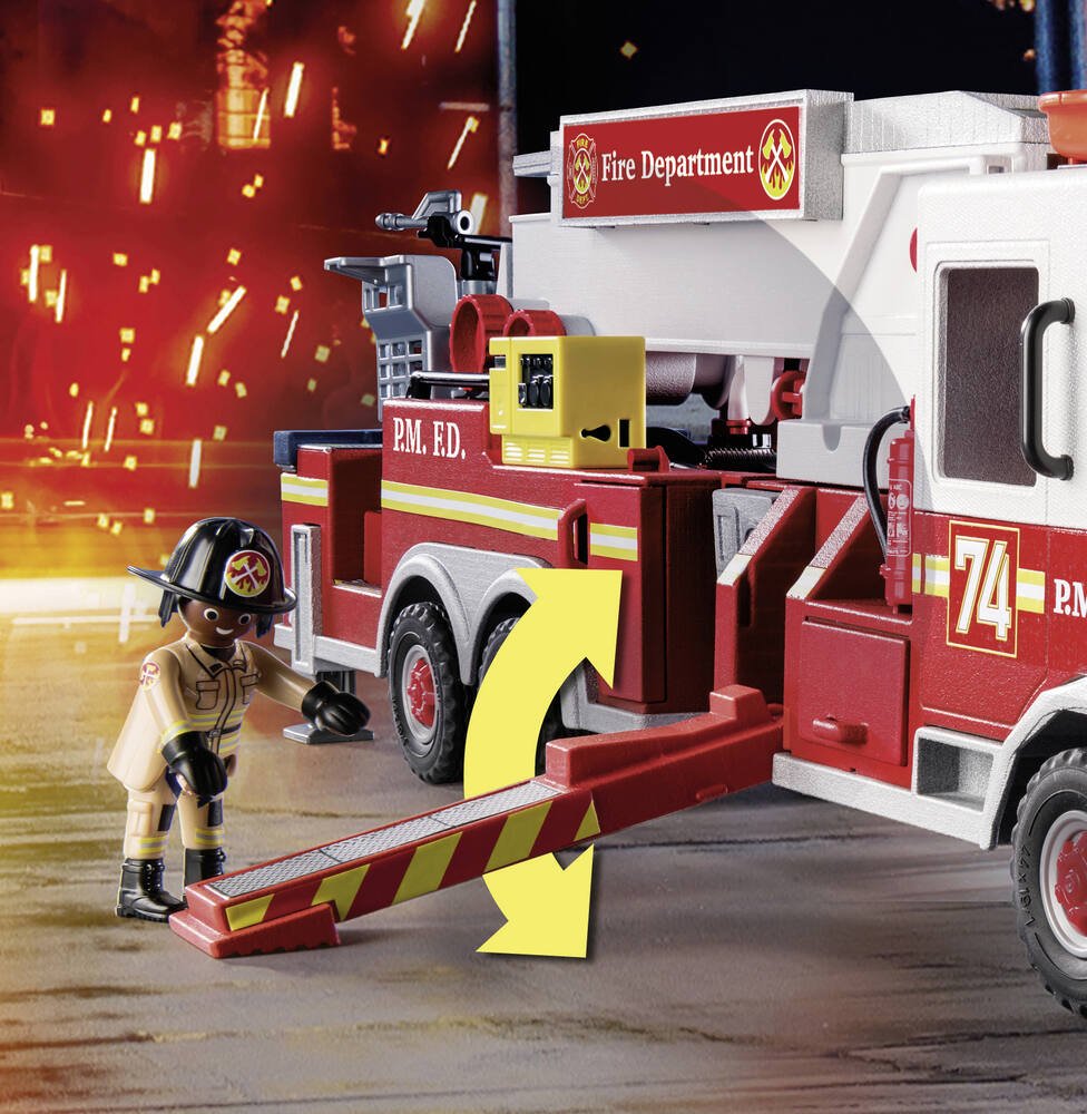 Promo Playmobil camion de pompier avec échelle chez JouéClub