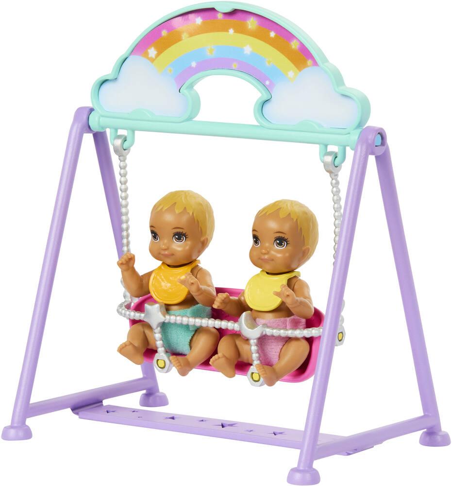 Barbie GFL38 Family Twin Room Set Skipper Baby-Sitter Doll with Chestnut Hair, 2 Children's Figures and Accessories, Toy for Child, GFL38 : Barbie
