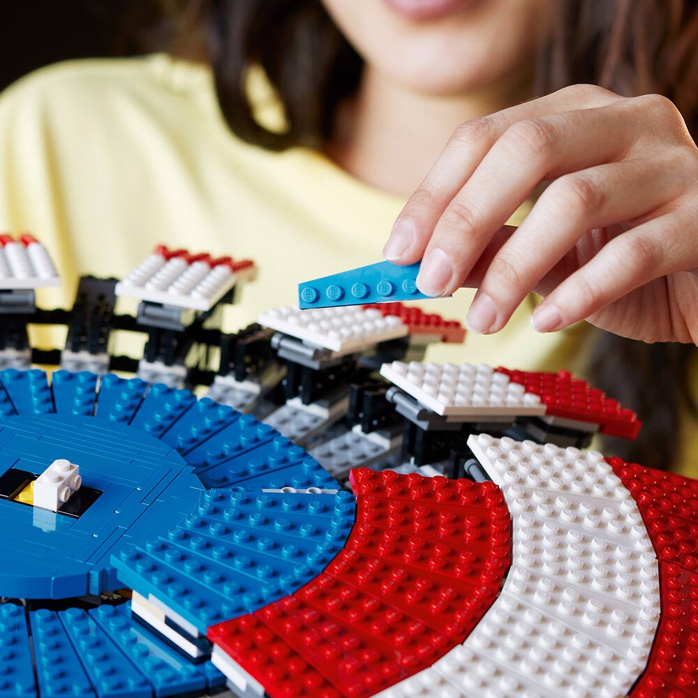 Armes et Accessoires - LEGO® Accessoire Mini-Figurine Bouclier Captain  America - La boutique Briques Passion