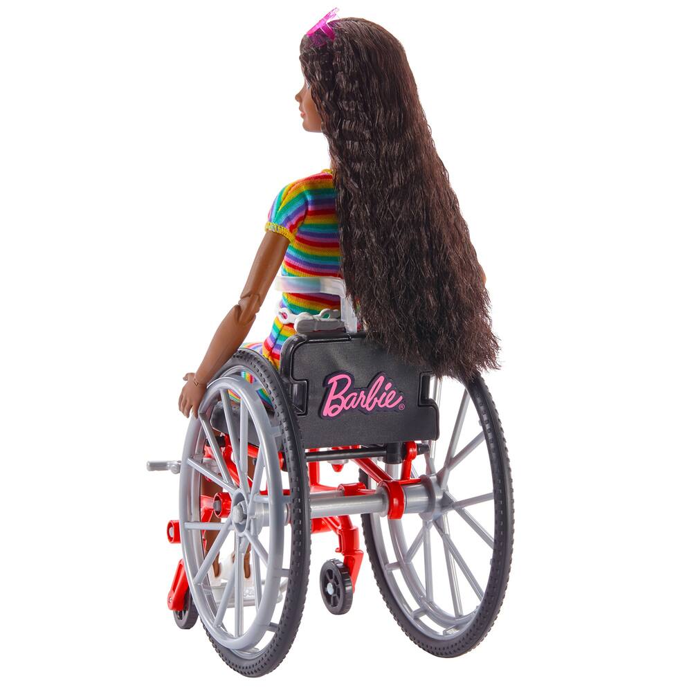 Poupée Barbie Fashionista avec fauteuil roulant, rampe et accessoires