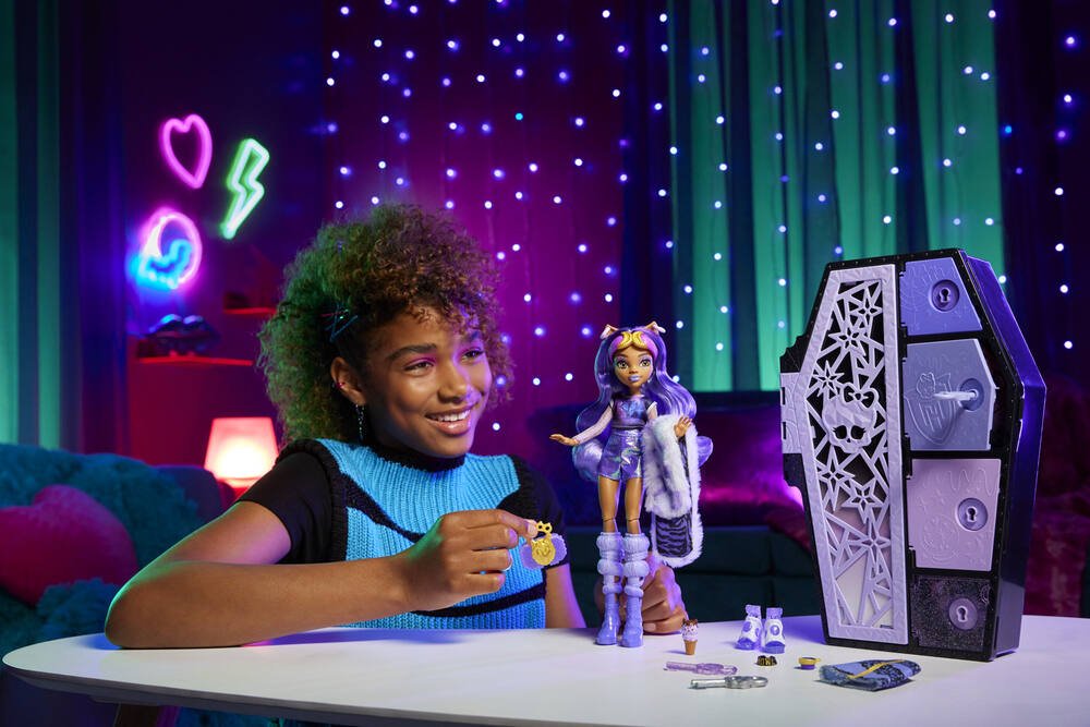 Poupée Clawdeen Wolf et son Casier Secret - Monster High Mattel : King  Jouet, Poupées Mattel - Poupées Poupons